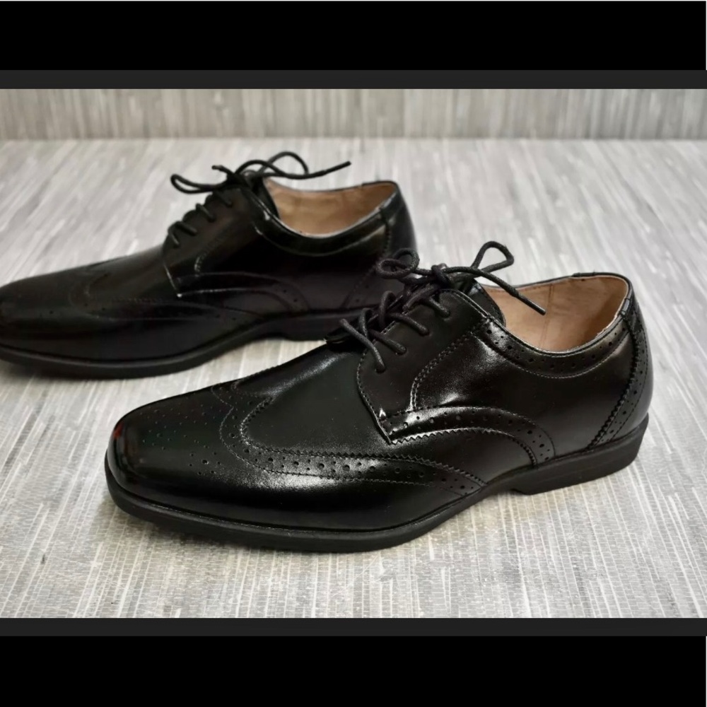 Florsheim Reversal Wingtip Jr. size 6 youth black